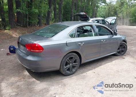 2013 Volkswagen Passat 3.6L V6 Se z USA, uszkodzony, nr VIN 1VWBM7A32DC010044